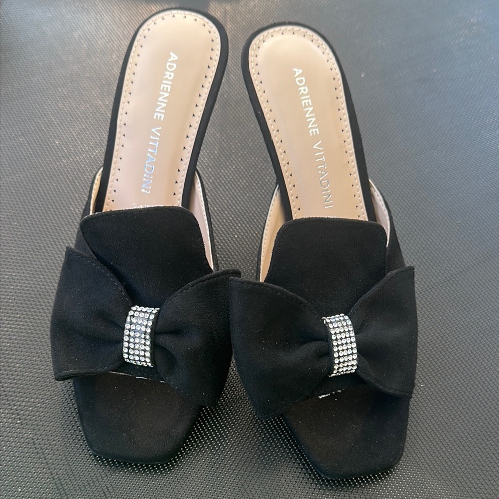NWOT Adrienne Vittadini Black Bow Slide Sandals